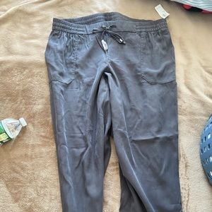Old navy cropped capris with drawer string